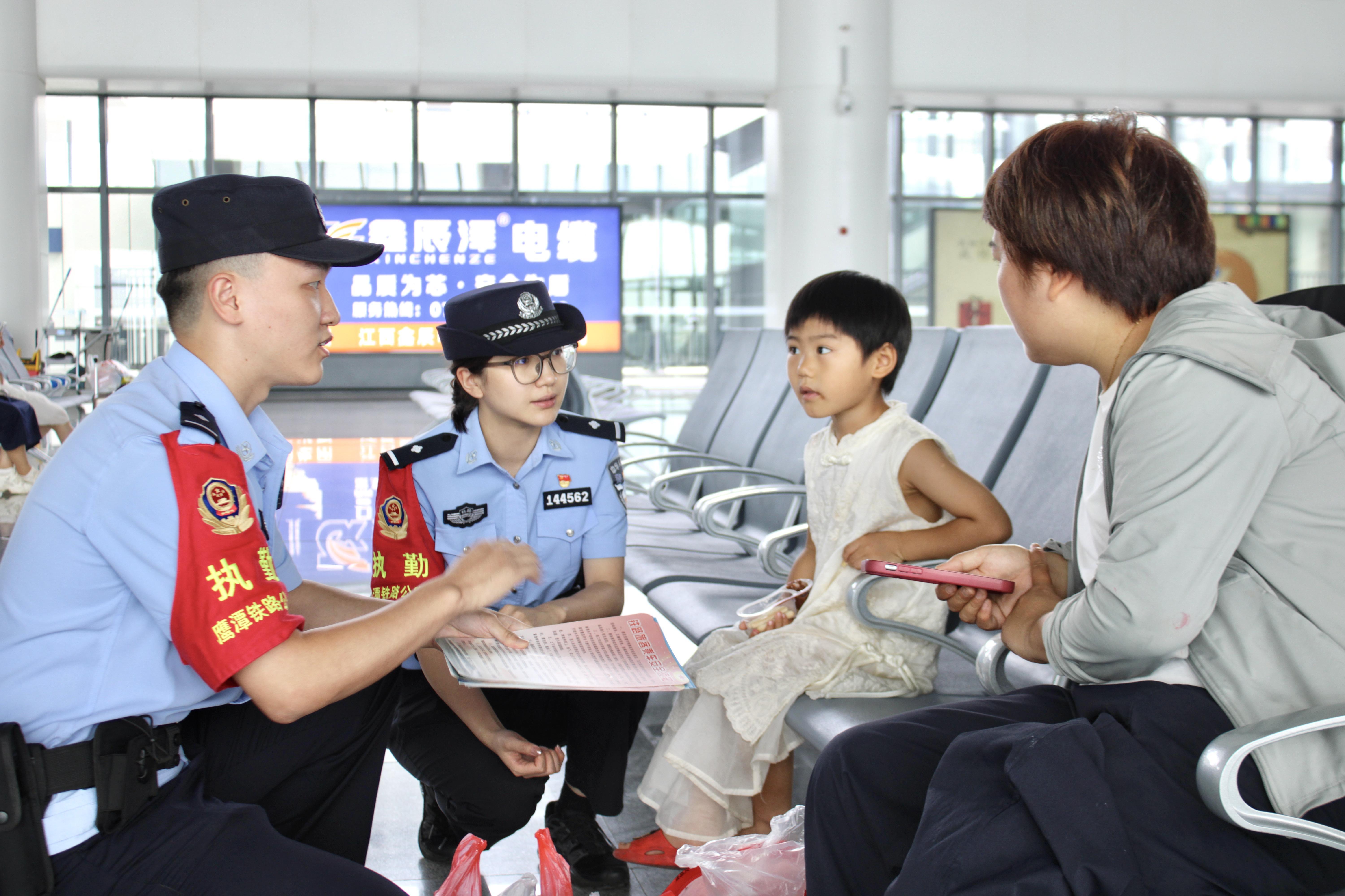 南鐵公安：守護(hù)暑運(yùn)旅客平安出行